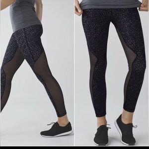 Lululemon Women's Black Gray Graphic Leggings Size 8 Running Yoga Activewear